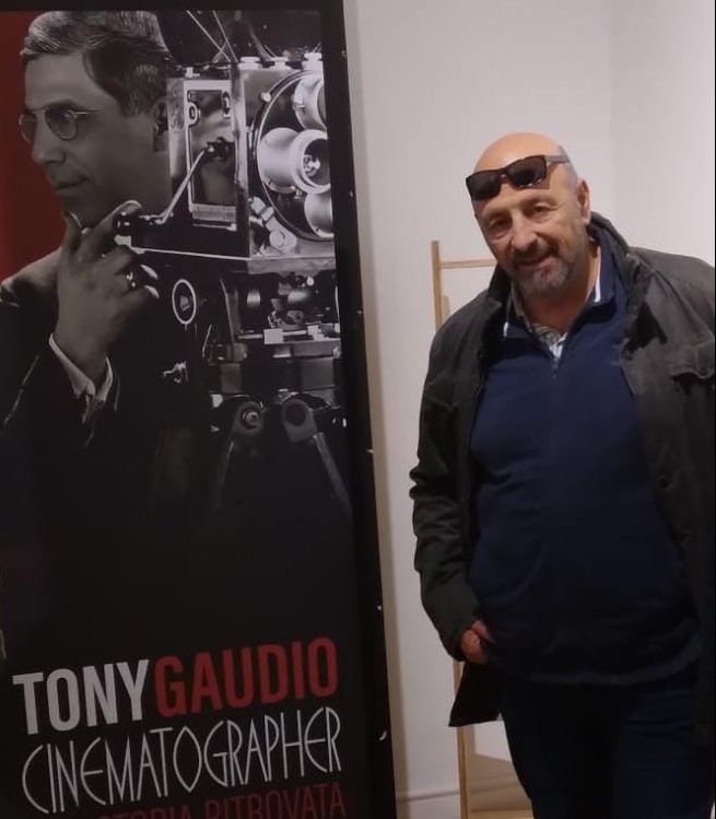 Eugenio Attanasio con locandina Tony Gaudio