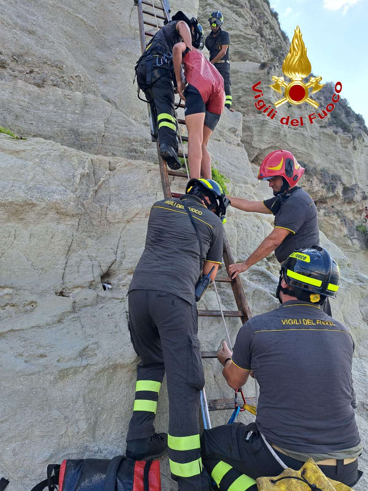 Scalatore salvato da vigilfuoco