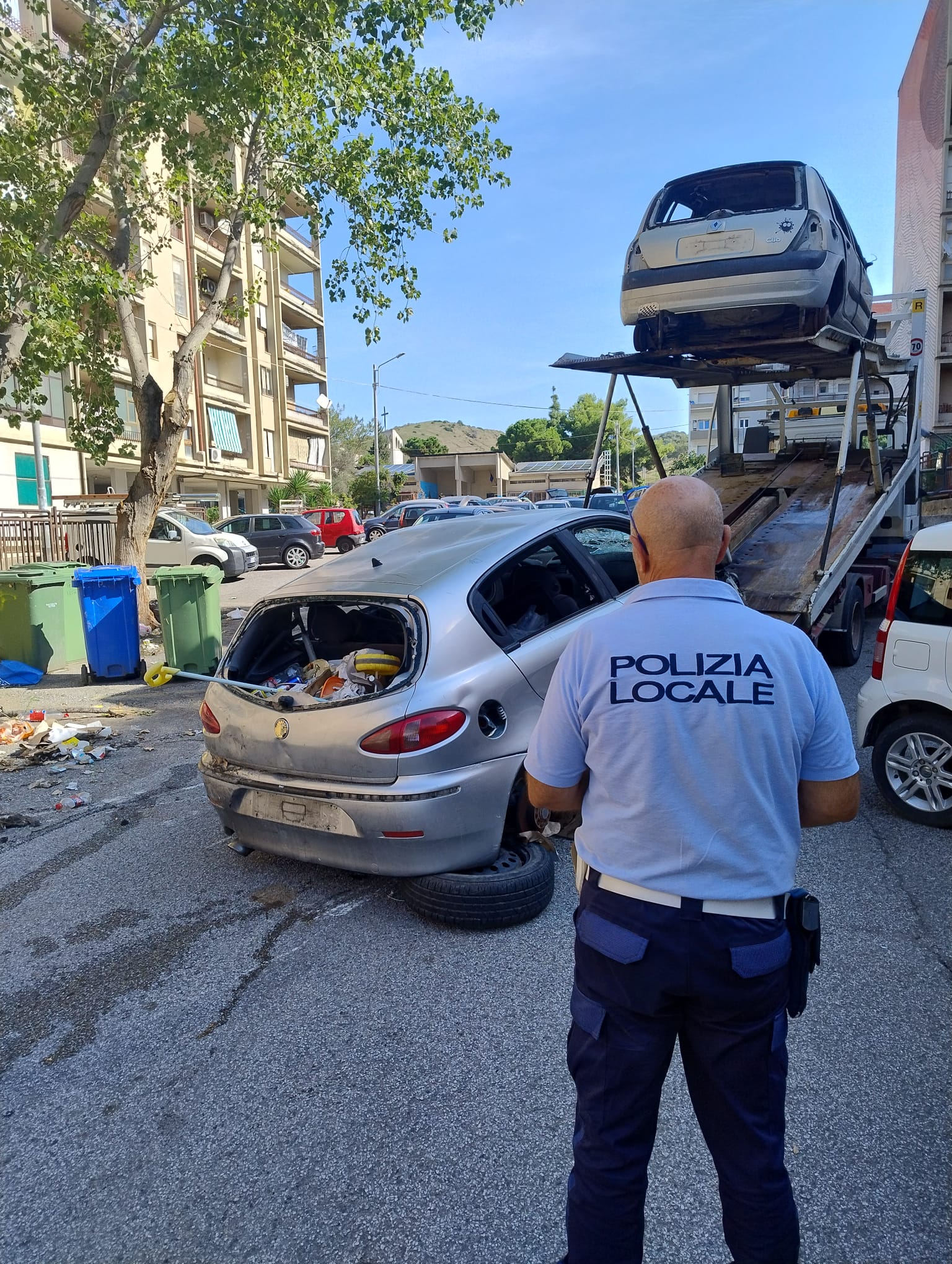 Mezzi abbandonati rimossi da polizia locale