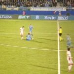 Carrarese-Catanzaro, “sciagurato” Illanes e Var salvano… modeste Aquile (una volta tanto tifosi non ipotizzeranno fantomatico complotto Lega). E squadra sta lì dove è programmato per playoff e 21 (o 22) gare in casa a fine stagione