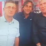 Fotonotizia Vancouver (Canada), il giornalista vibonese Insardà su R2 in un’immagine con “re Carlo” (Ancelotti) e lo chef di origini calabresi Pino Posteraro nel ristorante canadese di quest’ultimo