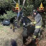 Spilinga (Sp 22, Vv), Punto Fiat sbatte contro albero. Conducente incastrato in auto, soccorso da Vvf